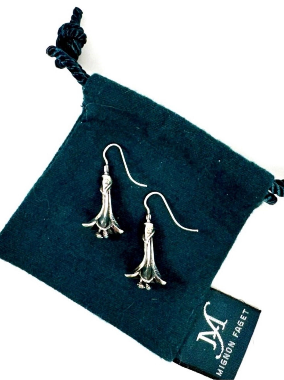 🩶MINGON FAGET STERLING SILVER LILY DANGLE EARRINGS! 🩶🩶